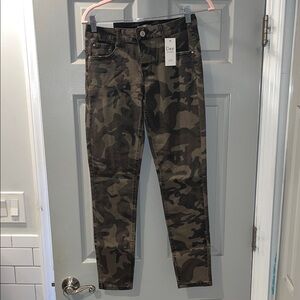 NWT Dex Size 28 Skinny Fit Camouflage  Pants.